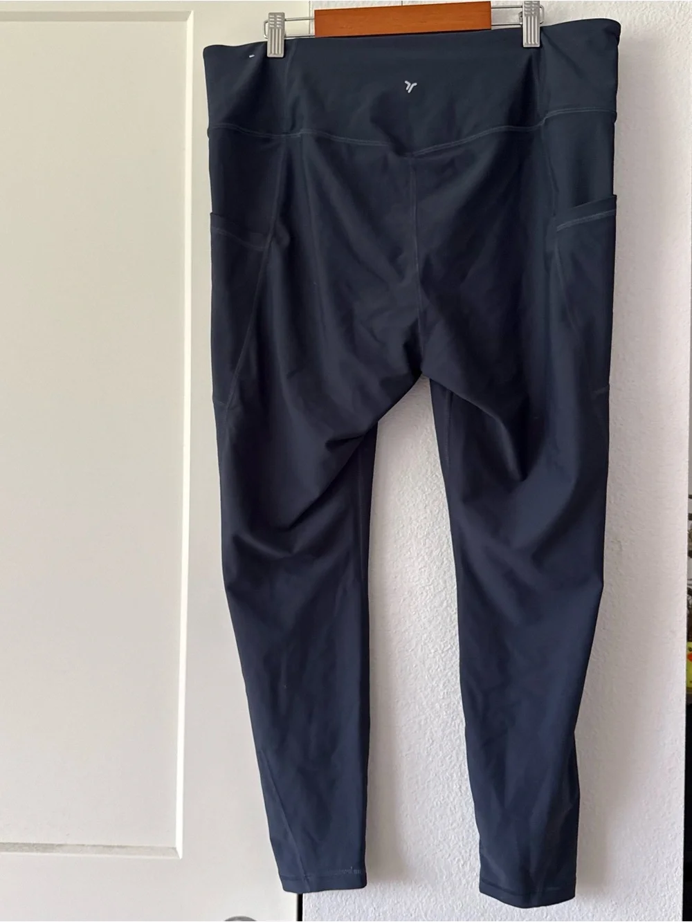 Old Navy Navy Sports Bra and Leggings Set